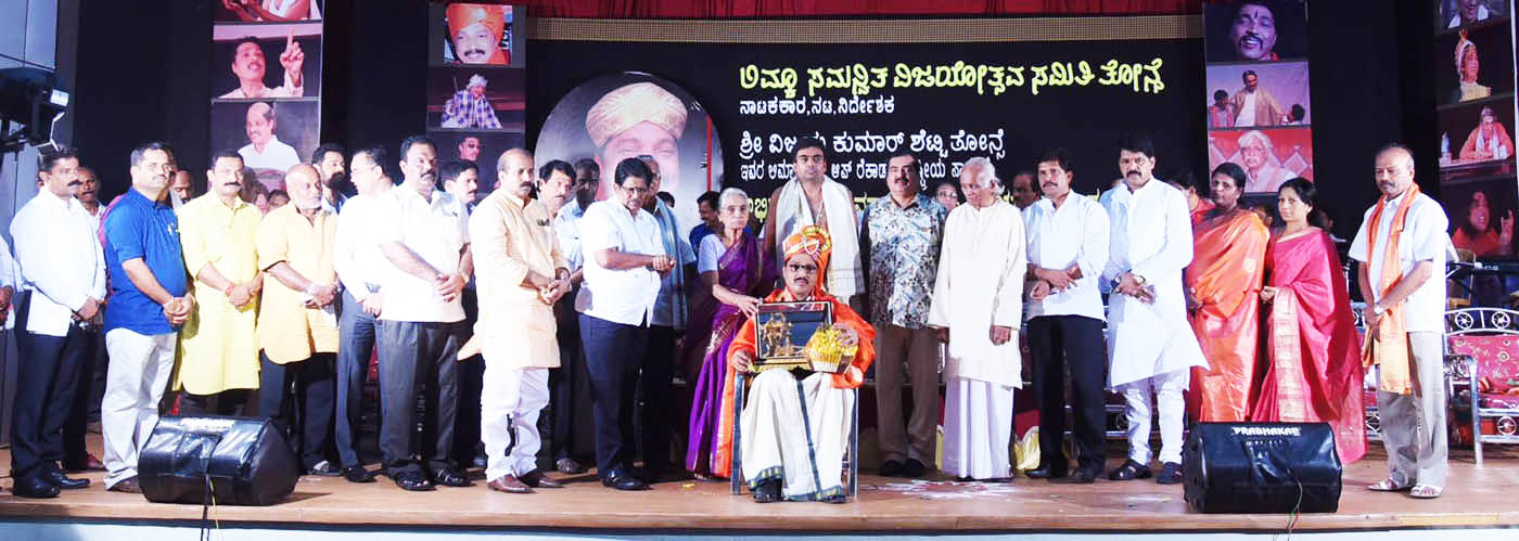 ಕಲಾವಿದ ವಿಜಯ ಕುಮಾರ್ ಶೆಟ್ಟಿಗೆ ಅಭಿನಂದನೆ